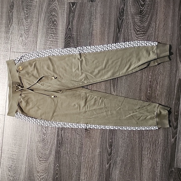 🦇 Michael Kors Logo Joggers 🦇 - Picture 1 of 6